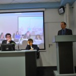 Tullio Berlenghi, giuria gNe, al microfono, Gaetano Savatteri e il giovanissimo Eric Barbizzi al tavolo